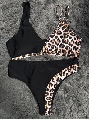 Women’s bikini black and leopard print size large